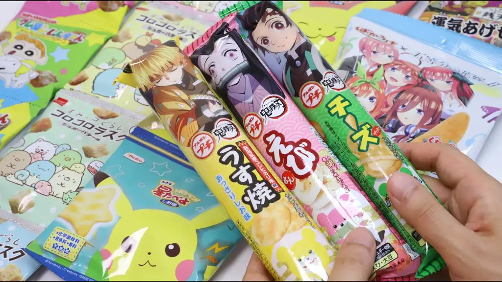 Tips Menikmati Anime Menonton anime sambil menikmati camilan
