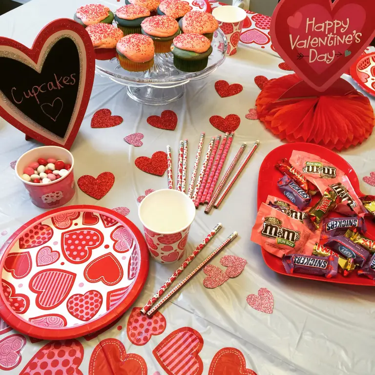 Merayakan Valentine dengan Cara Lain Hadiah dan dekorasi Hari Valentine
