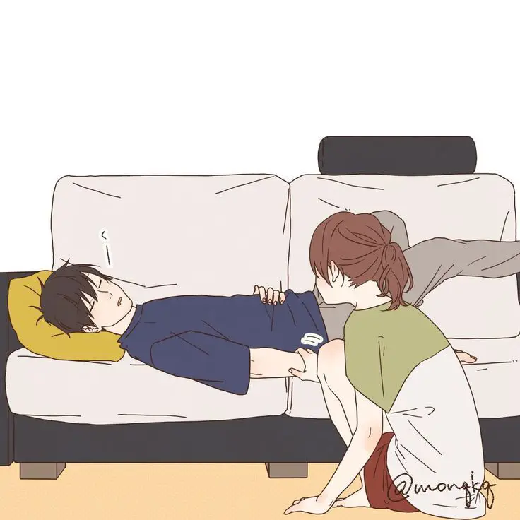 Kencan romantis di rumah Pasangan duduk di sofa menonton anime