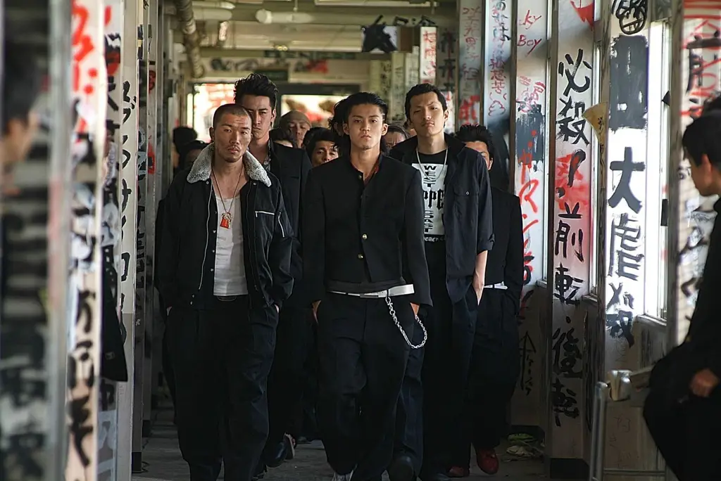 Crows Zero: Anime tentang berandalan sekolah yang penuh aksi dan drama Poster anime Crows Zero