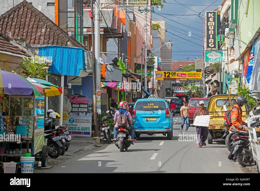 Pemandangan Jalanan di Indonesia Foto pemandangan jalanan di Indonesia