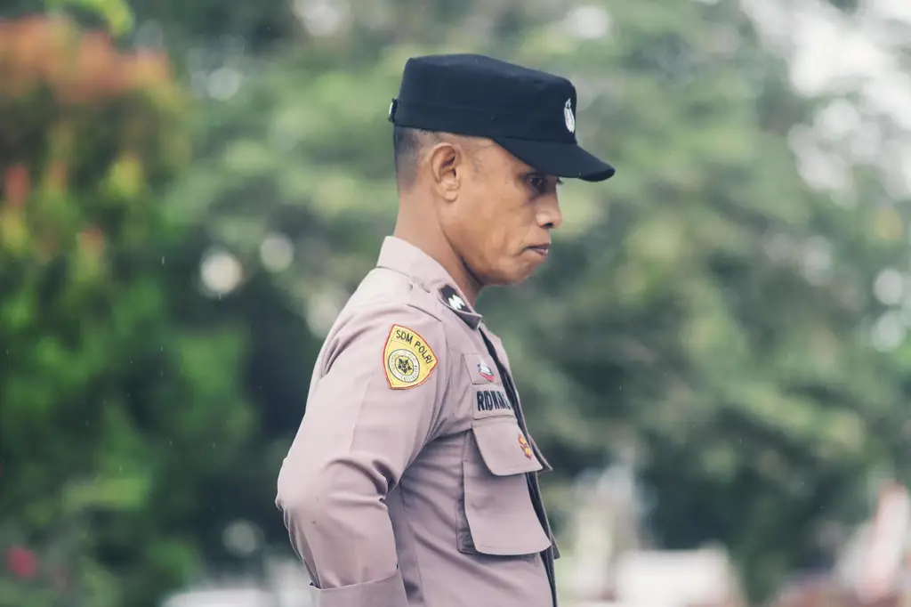 Polisi Indonesia dalam Aksi Foto polisi Indonesia bertugas