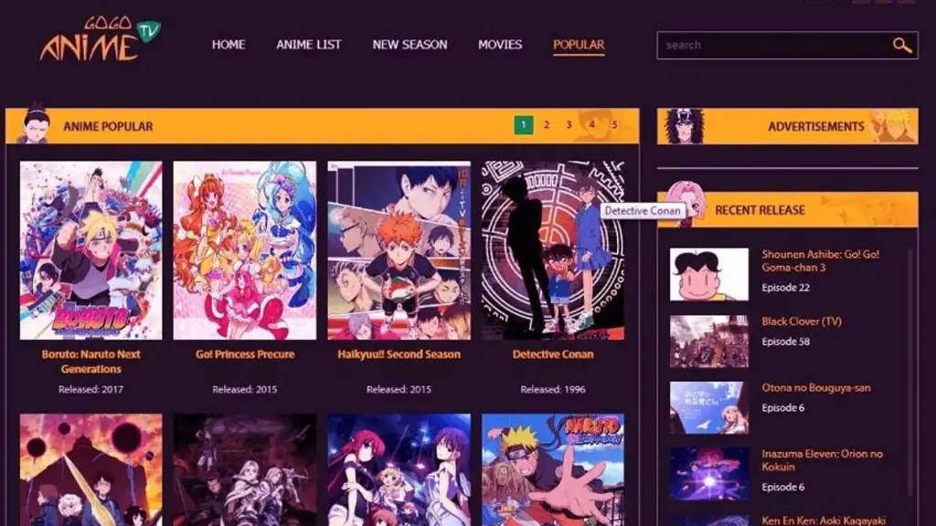 Menonton Anime Online Seseorang sedang menonton anime secara online di laptop