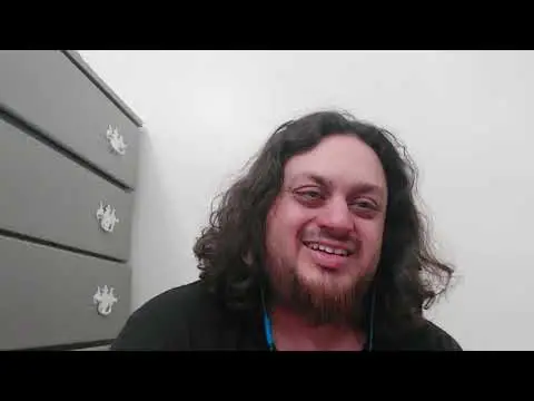 Menikmati One Piece Bersama Menonton One Piece bersama teman-teman